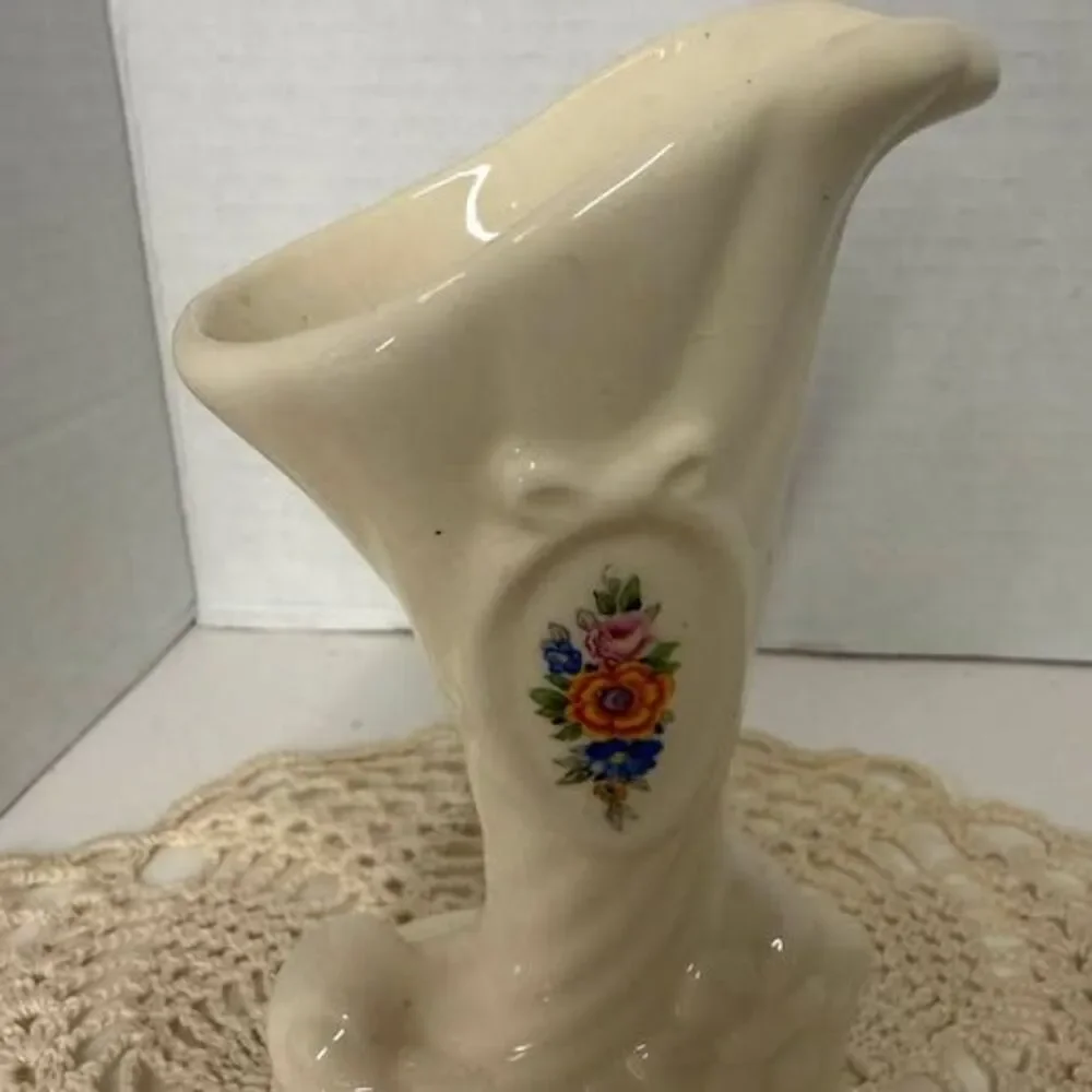 Vintage Ceramic Cornucopia Floral Vase 6”